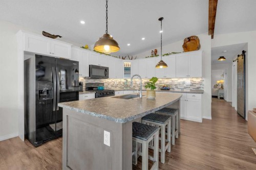 19-41019 Range Road 11, Rural Lacombe County, AB - Indoor Photo Showing Kitchen With Upgraded Kitchen