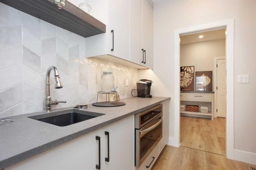 125 Emerald Drive, Red Deer, AB - Indoor Photo Showing Kitchen