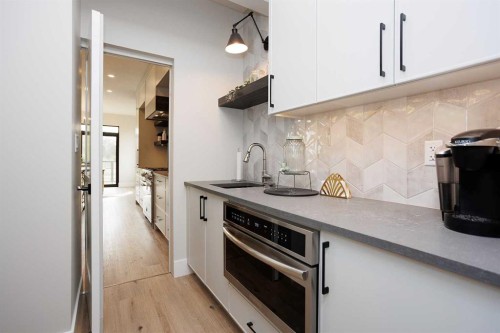 125 Emerald Drive, Red Deer, AB - Indoor Photo Showing Kitchen