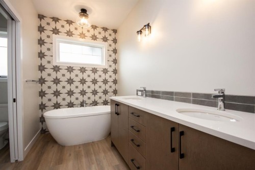 37 Terra Close, Red Deer, AB - Indoor Photo Showing Bathroom