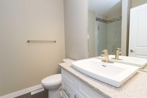 12504 119 Avenue Nw, Edmonton, AB - Indoor Photo Showing Bathroom