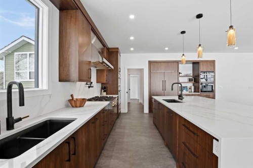 158 Jarvis Bay Drive, Jarvis Bay, AB - Indoor Photo Showing Kitchen With Double Sink With Upgraded Kitchen