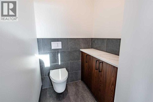 158 Jarvis Bay Drive, Jarvis Bay, AB - Indoor Photo Showing Bathroom
