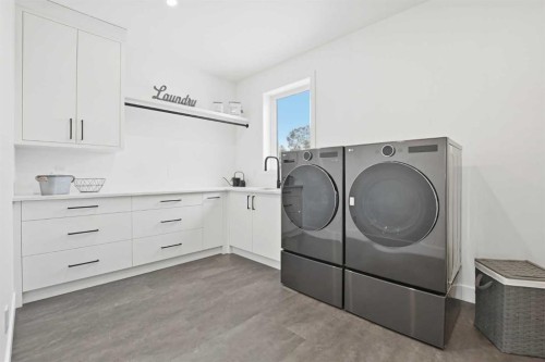 158 Jarvis Bay Drive, Jarvis Bay, AB - Indoor Photo Showing Laundry Room