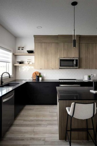 86 Creekview Avenue, Calgary, AB - Indoor Photo Showing Kitchen With Upgraded Kitchen