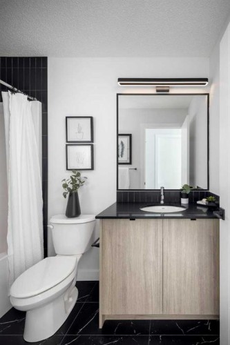 86 Creekview Avenue, Calgary, AB - Indoor Photo Showing Bathroom