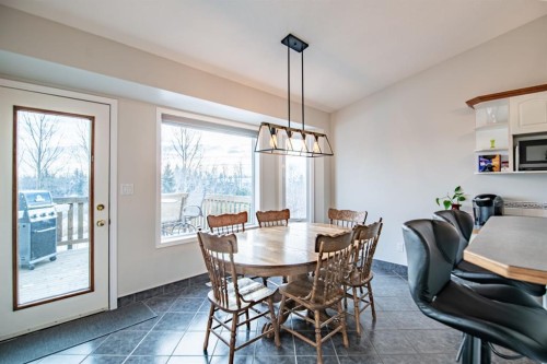 82 Westglen Boulevard, Blackfalds, AB - Indoor Photo Showing Dining Room