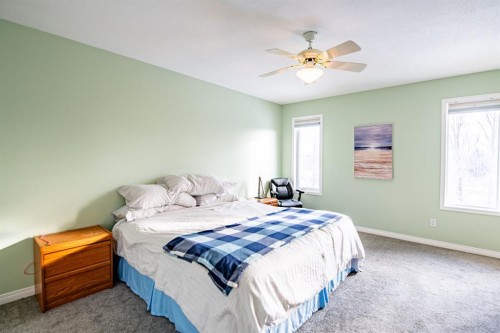 82 Westglen Boulevard, Blackfalds, AB - Indoor Photo Showing Bedroom