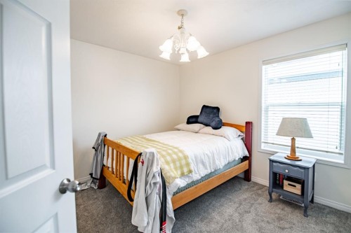 82 Westglen Boulevard, Blackfalds, AB - Indoor Photo Showing Bedroom