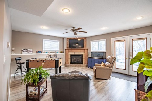 82 Westglen Boulevard, Blackfalds, AB - Indoor Photo Showing Living Room With Fireplace