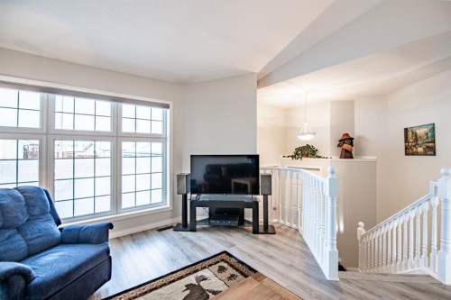82 Westglen Boulevard, Blackfalds, AB - Indoor Photo Showing Living Room