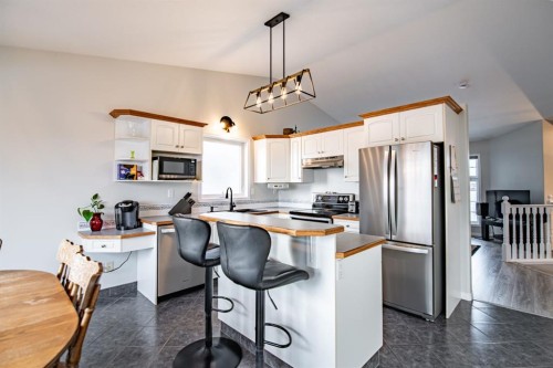 82 Westglen Boulevard, Blackfalds, AB - Indoor Photo Showing Kitchen With Stainless Steel Kitchen