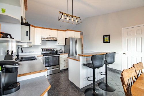 82 Westglen Boulevard, Blackfalds, AB - Indoor Photo Showing Kitchen With Stainless Steel Kitchen With Double Sink