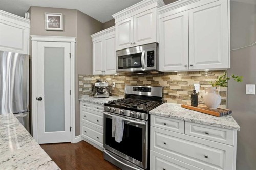 30 Van Horn Close, Red Deer, AB - Indoor Photo Showing Kitchen With Upgraded Kitchen