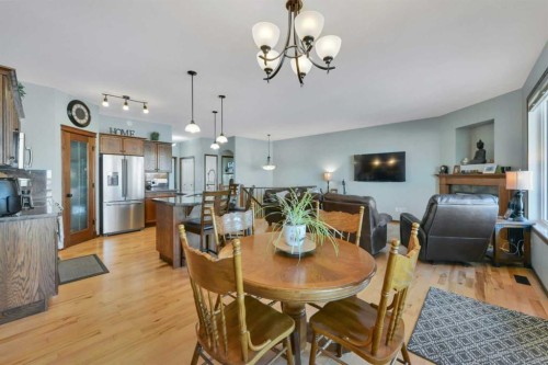132 Illingworth Close, Red Deer, AB - Indoor Photo Showing Dining Room
