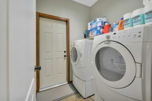 132 Illingworth Close, Red Deer, AB - Indoor Photo Showing Laundry Room