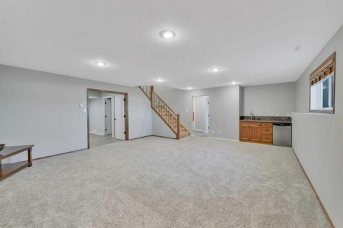 132 Illingworth Close, Red Deer, AB - Indoor Photo Showing Other Room