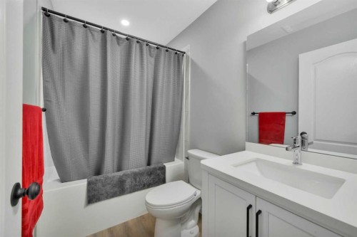 132 Illingworth Close, Red Deer, AB - Indoor Photo Showing Bathroom