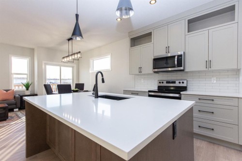 41 Terra Close, Red Deer, AB - Indoor Photo Showing Kitchen With Upgraded Kitchen