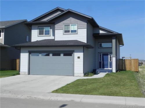 18 CROSS Street  Lacombe, AB T4L 0J4