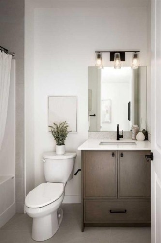 55 Creekview Avenue Sw, Calgary, AB - Indoor Photo Showing Bathroom