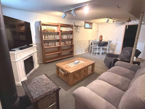 4604 Womacks Road, Blackfalds, AB - Indoor Photo Showing Living Room