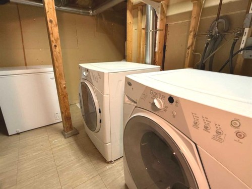 4604 Womacks Road, Blackfalds, AB - Indoor Photo Showing Laundry Room