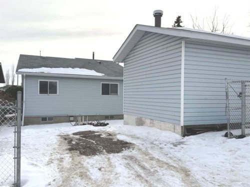 4604 Womacks Road, Blackfalds, AB - Outdoor With Exterior