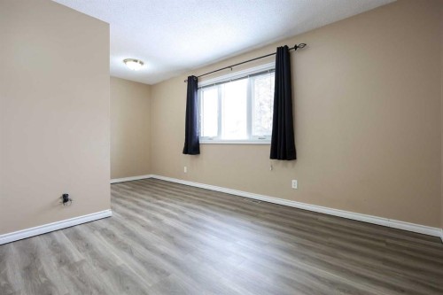 70 Mclevin Crescent, Red Deer, AB - Indoor Photo Showing Other Room