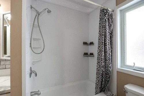 70 Mclevin Crescent, Red Deer, AB - Indoor Photo Showing Bathroom