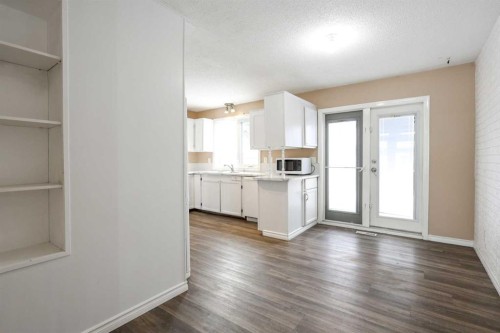 70 Mclevin Crescent, Red Deer, AB - Indoor Photo Showing Kitchen
