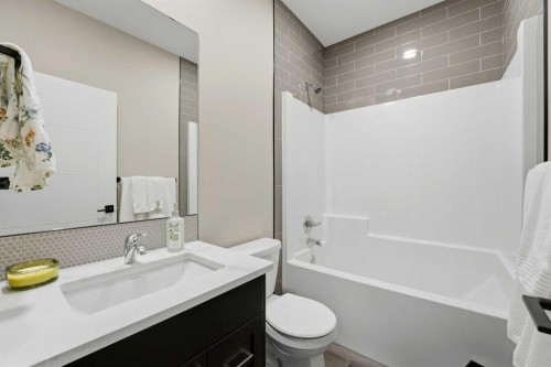 25 Murphy Close, Blackfalds, AB - Indoor Photo Showing Bathroom