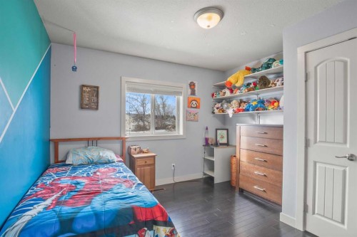 13 Blackstone Avenue, Lacombe, AB - Indoor Photo Showing Bedroom