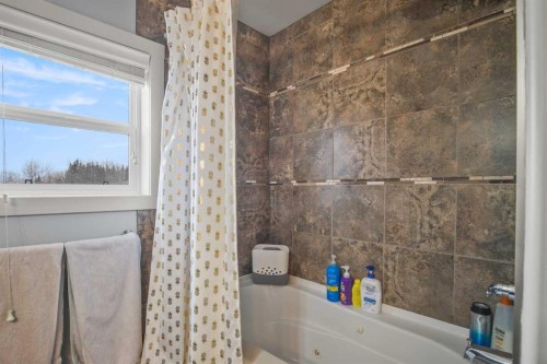 13 Blackstone Avenue, Lacombe, AB - Indoor Photo Showing Bathroom
