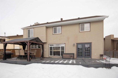 13 Blackstone Avenue, Lacombe, AB - Outdoor