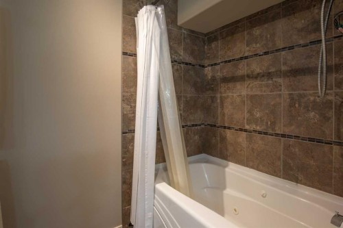 13 Blackstone Avenue, Lacombe, AB - Indoor Photo Showing Bathroom