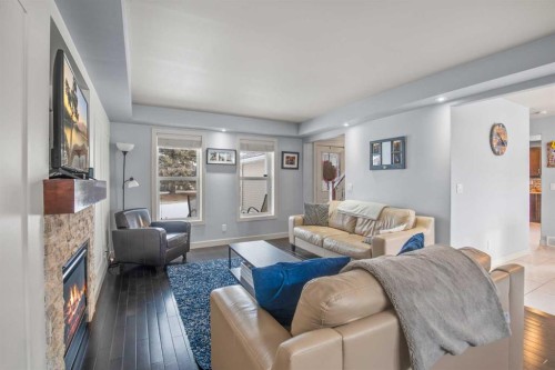 13 Blackstone Avenue, Lacombe, AB - Indoor Photo Showing Living Room