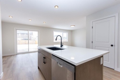 208 Augustus Way, Penhold, AB - Indoor Photo Showing Kitchen