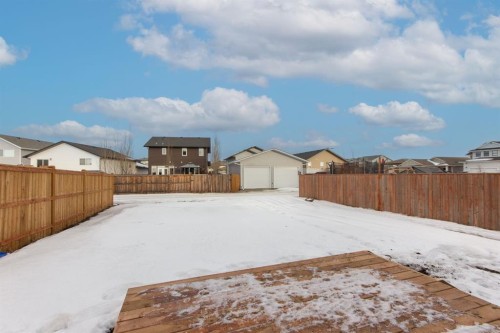 208 Augustus Way, Penhold, AB - Outdoor