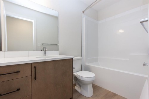 208 Augustus Way, Penhold, AB - Indoor Photo Showing Bathroom