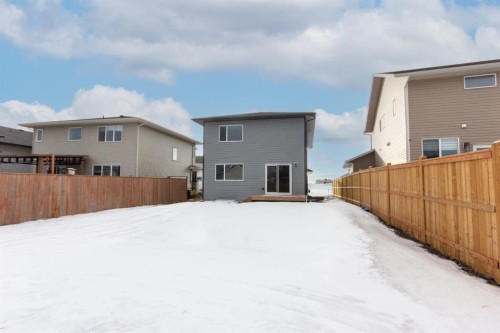 208 Augustus Way, Penhold, AB - Outdoor