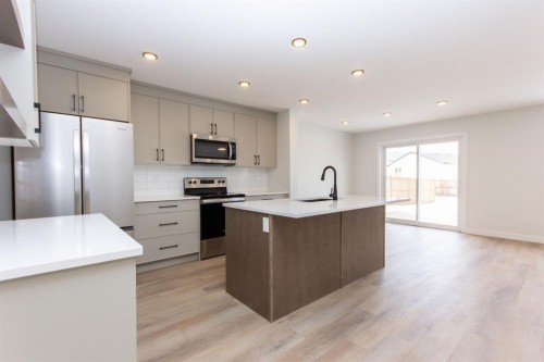 208 Augustus Way, Penhold, AB - Indoor Photo Showing Kitchen With Stainless Steel Kitchen With Upgraded Kitchen
