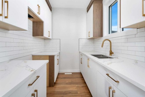 19 Everson Close, Red Deer, AB - Indoor Photo Showing Kitchen With Double Sink With Upgraded Kitchen