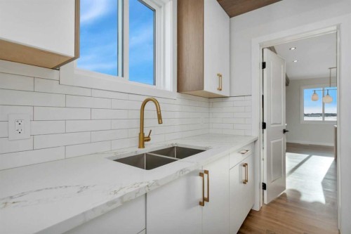 19 Everson Close, Red Deer, AB - Indoor Photo Showing Kitchen With Double Sink With Upgraded Kitchen