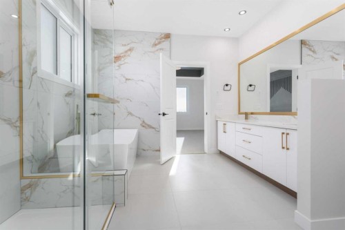 19 Everson Close, Red Deer, AB - Indoor Photo Showing Bathroom