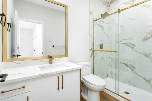 19 Everson Close, Red Deer, AB - Indoor Photo Showing Bathroom