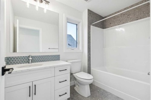 79 Versant Rise Sw, Calgary, AB - Indoor Photo Showing Bathroom