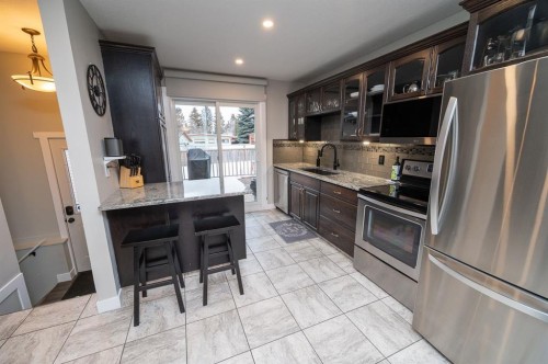 15 Malcolm Crescent, Red Deer, AB - Indoor Photo Showing Kitchen With Upgraded Kitchen