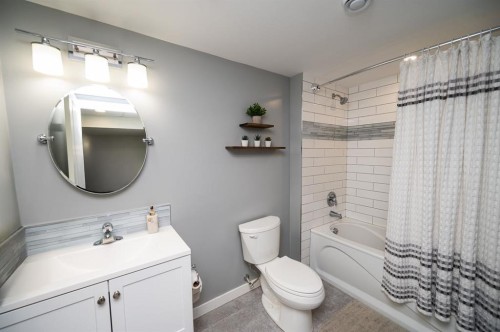 15 Malcolm Crescent, Red Deer, AB - Indoor Photo Showing Bathroom