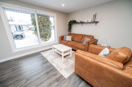 15 Malcolm Crescent, Red Deer, AB - Indoor Photo Showing Living Room